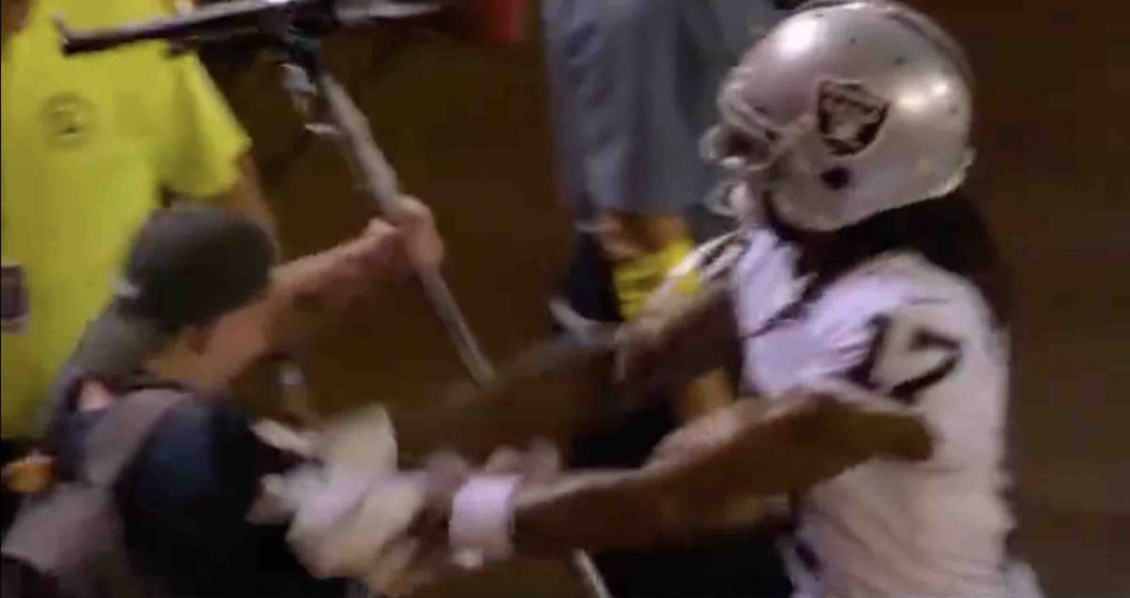 VIDEO: Davante Adams shoves sound guy following loss Davante Adams shove